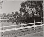 Brugrailing. Op de achtergrond brug 408.
<br/>
Beeldbank Stadsarchief Amsterdam, 1959